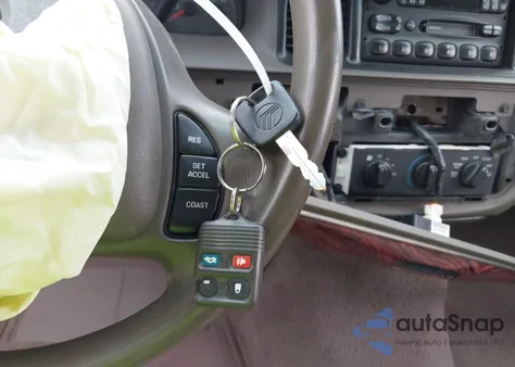 2001 Mercury Grand Marquis Gs z USA, uszkodzony, nr VIN 2MEFM74W91X645480